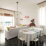 Flamingo & Cactus By The Sea Apartment