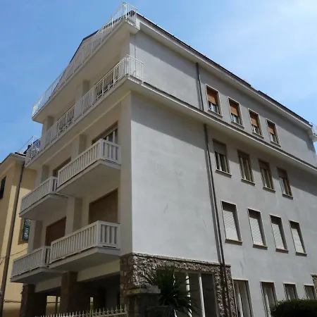 Flamingo & Cactus By The Sea 아파트 *