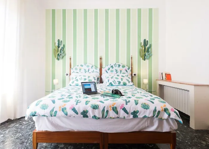 Flamingo & Cactus By The Sea * 레반토