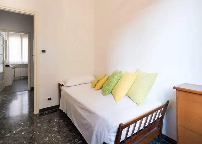 Flamingo & Cactus By The Sea 레반토