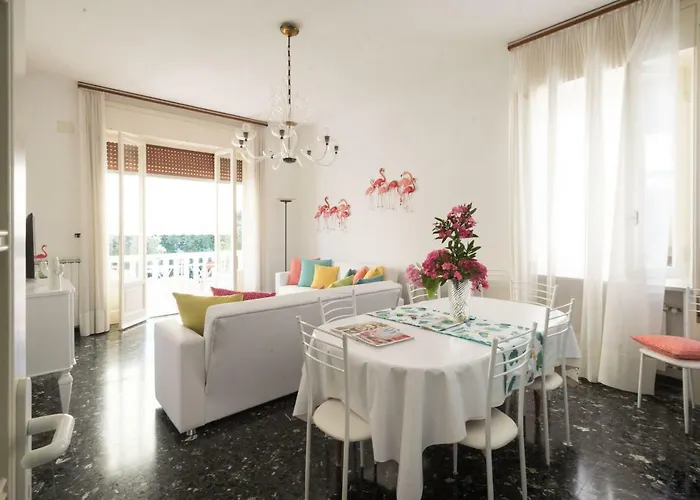 Flamingo & Cactus By The Sea 아파트