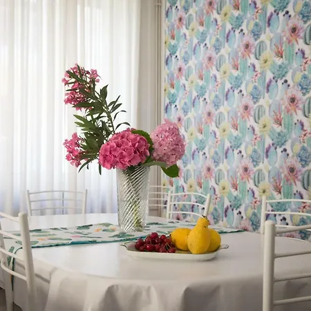 Flamingo & Cactus By The Sea * レヴァント