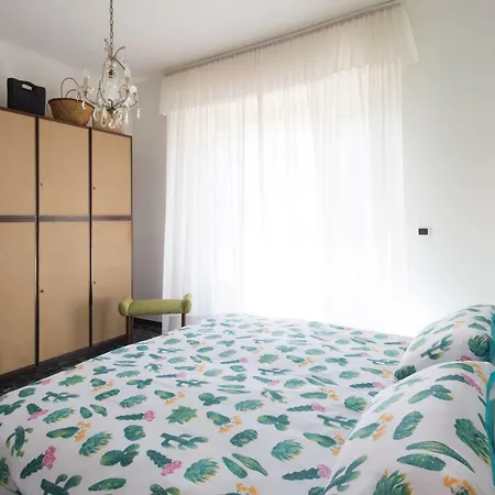 Flamingo & Cactus By The Sea Apartment